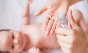 如何应对三个月的宝宝流口水