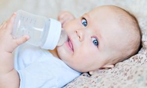 婴儿喝多少毫升奶粉