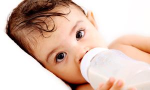 6个月宝宝吃奶量如何控制